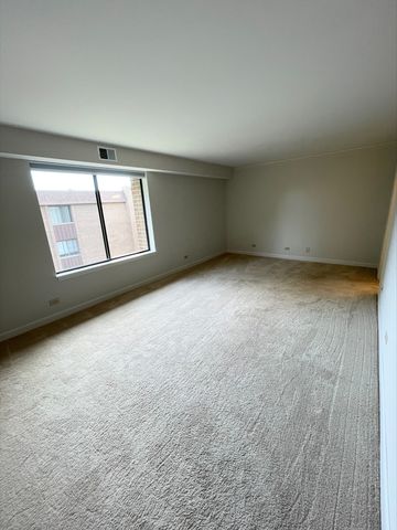 1655 Lake Cook Road 343, Highland Park, IL 60035