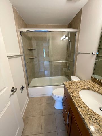 1655 Lake Cook Road 343, Highland Park, IL 60035