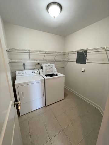 1655 Lake Cook Road 343, Highland Park, IL 60035