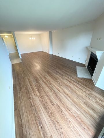 1655 Lake Cook Road 343, Highland Park, IL 60035
