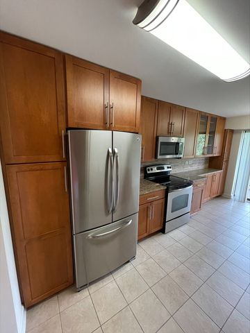 1655 Lake Cook Road 343, Highland Park, IL 60035