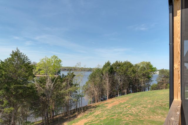 86 Simmons Cir, Winchester, TN 37398