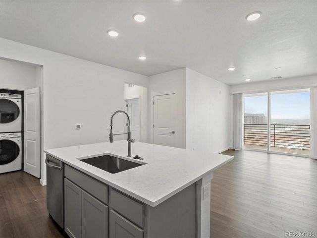 6153 N Ceylon St 3-304, Denver, CO 80249