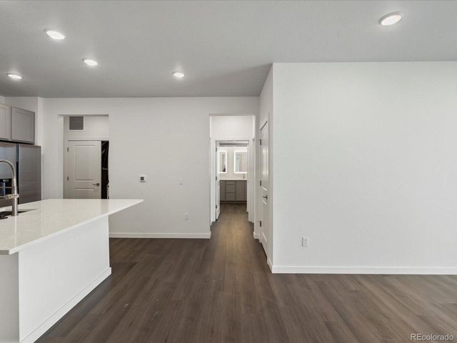 6153 N Ceylon St 3-304, Denver, CO 80249
