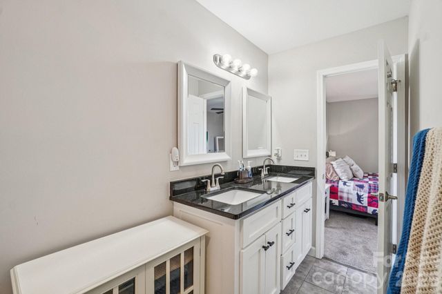 178 Rowe Court, Hendersonville, NC 28792