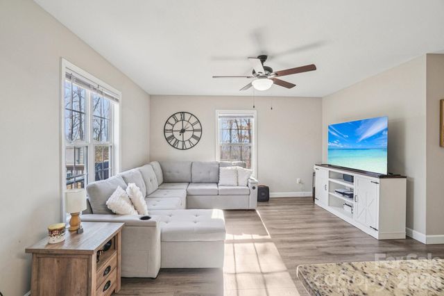 178 Rowe Court, Hendersonville, NC 28792