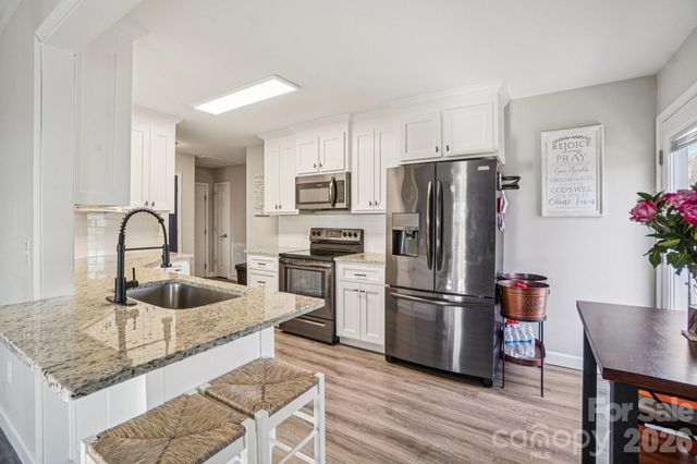 178 Rowe Court, Hendersonville, NC 28792