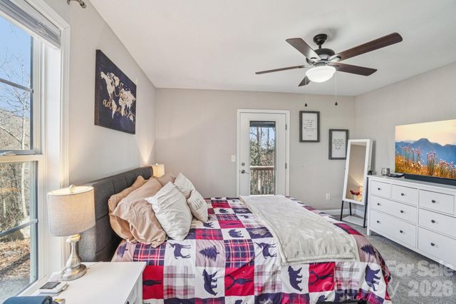 178 Rowe Court, Hendersonville, NC 28792