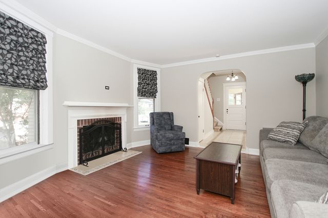 633 Lillie Street, Elgin, IL 60120