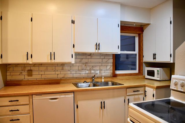 321 Tindolph Avenue N, Thief River Falls, MN 56701