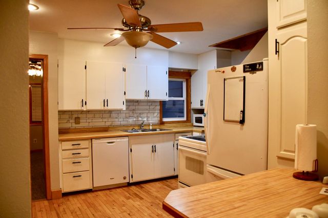 321 Tindolph Avenue N, Thief River Falls, MN 56701