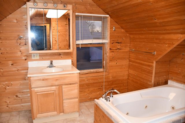 321 Tindolph Avenue N, Thief River Falls, MN 56701