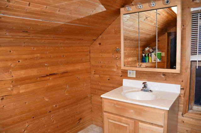 321 Tindolph Avenue N, Thief River Falls, MN 56701