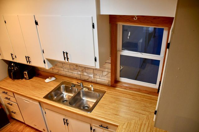 321 Tindolph Avenue N, Thief River Falls, MN 56701