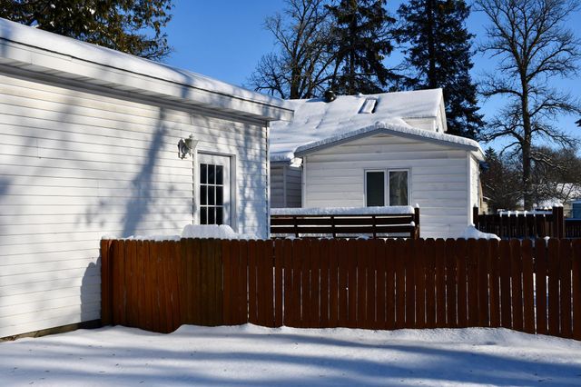 321 Tindolph Avenue N, Thief River Falls, MN 56701