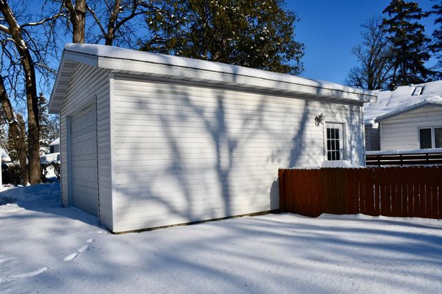 321 Tindolph Avenue N, Thief River Falls, MN 56701