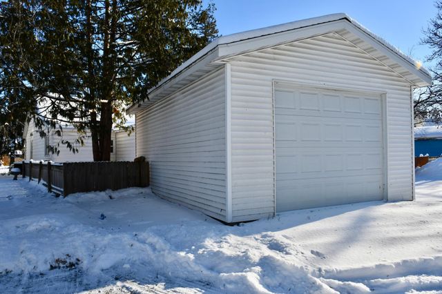 321 Tindolph Avenue N, Thief River Falls, MN 56701