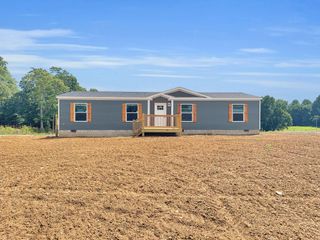 941 White Springs Rd, Lafayette, TN 37083