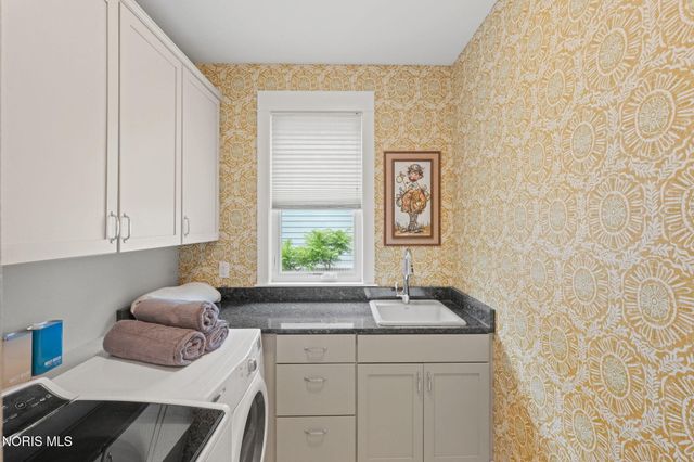 7048 Altonbrough Drive, Toledo, OH 43617