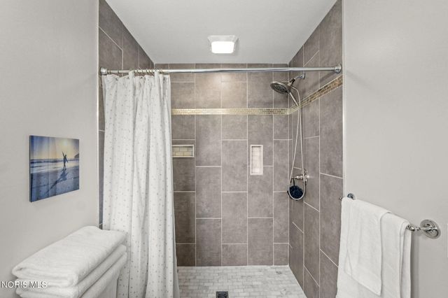 7048 Altonbrough Drive, Toledo, OH 43617