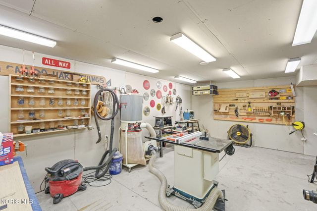 7048 Altonbrough Drive, Toledo, OH 43617