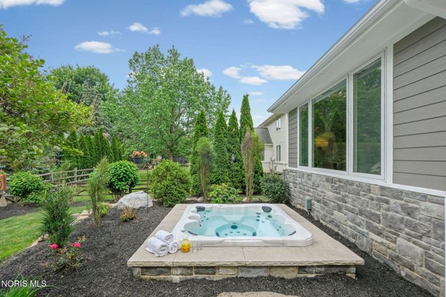 7048 Altonbrough Drive, Toledo, OH 43617