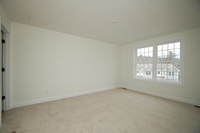 4A Dearborn Circle, Goffstown, NH 03045