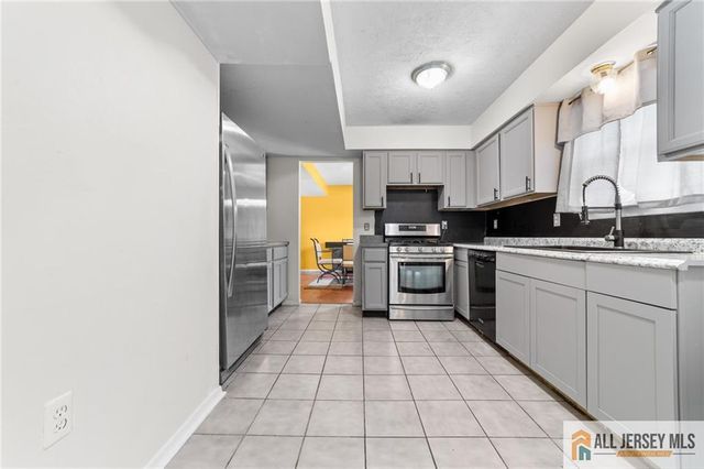 302 Buckelew Avenue, Monroe, NJ 08831
