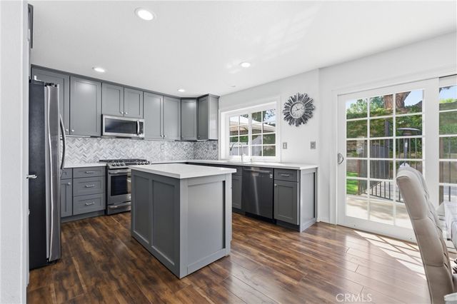 2832 W Pondera Street, Lancaster, CA 93536