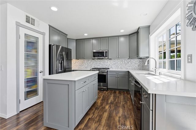 2832 W Pondera Street, Lancaster, CA 93536