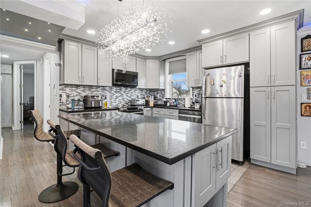 568 Centerwood Street, West Babylon, NY 11704