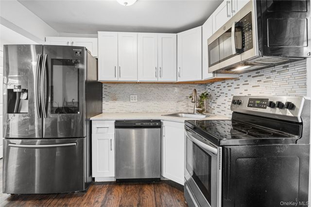 568 Centerwood Street, West Babylon, NY 11704