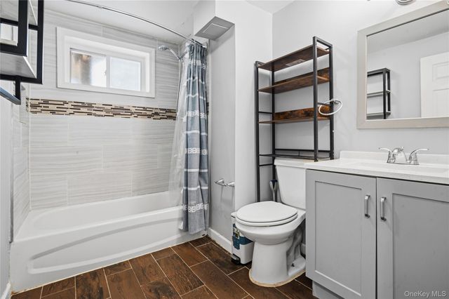 568 Centerwood Street, West Babylon, NY 11704