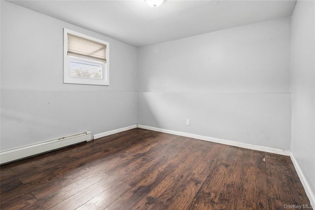 568 Centerwood Street, West Babylon, NY 11704