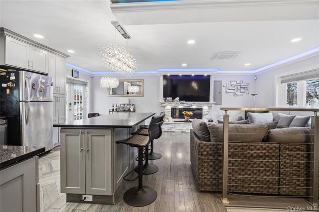 568 Centerwood Street, West Babylon, NY 11704