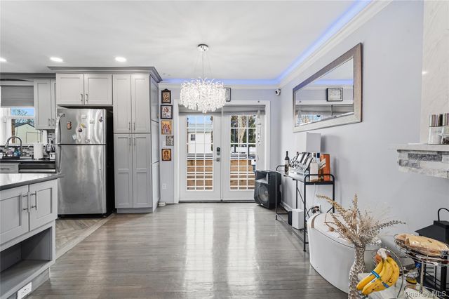 568 Centerwood Street, West Babylon, NY 11704