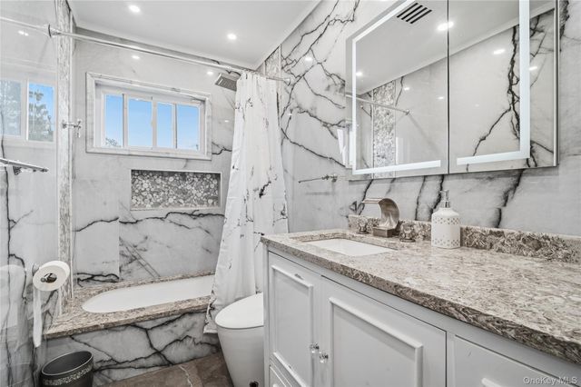 568 Centerwood Street, West Babylon, NY 11704