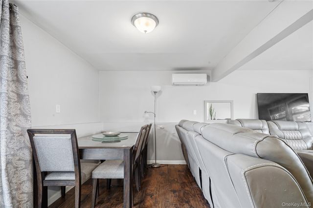 568 Centerwood Street, West Babylon, NY 11704