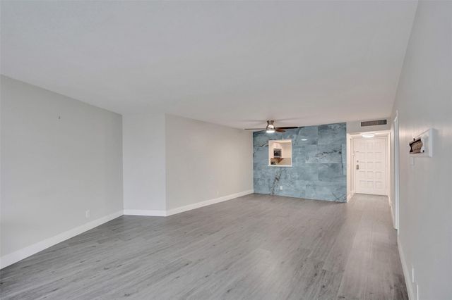 3800 N Hills Drive 412, Hollywood, FL 33021