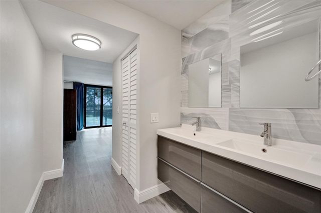 3800 N Hills Drive 412, Hollywood, FL 33021