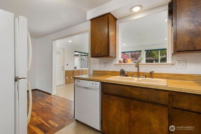 8704 48th Drive NE, Marysville, WA 98270