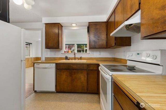 8704 48th Drive NE, Marysville, WA 98270