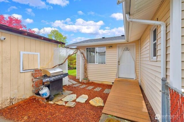 8704 48th Drive NE, Marysville, WA 98270