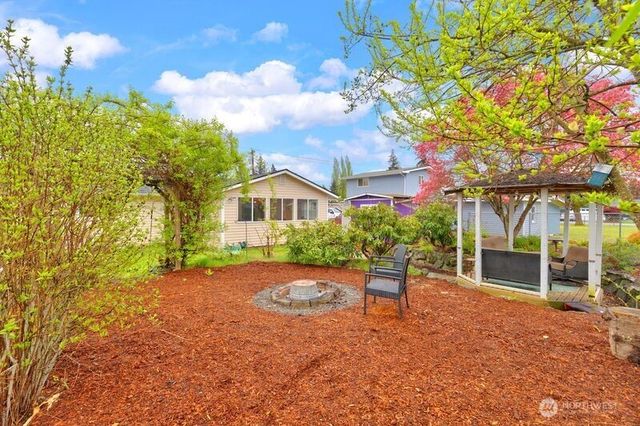 8704 48th Drive NE, Marysville, WA 98270