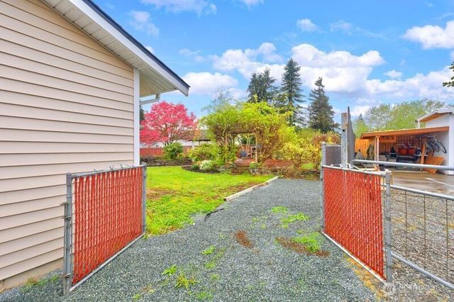 8704 48th Drive NE, Marysville, WA 98270