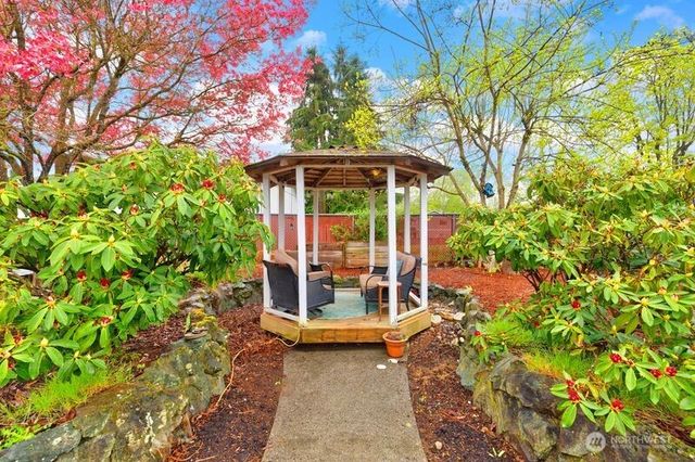 8704 48th Drive NE, Marysville, WA 98270