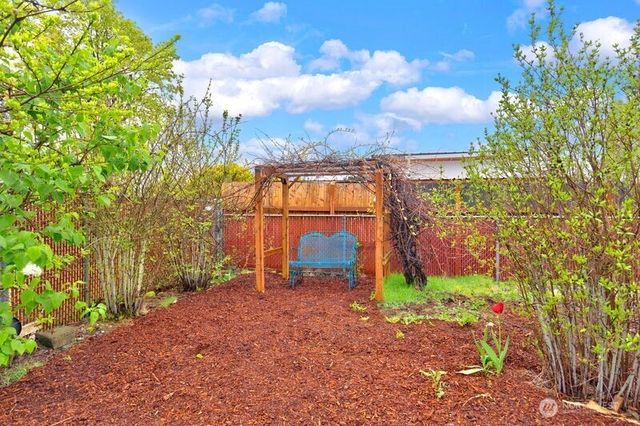 8704 48th Drive NE, Marysville, WA 98270