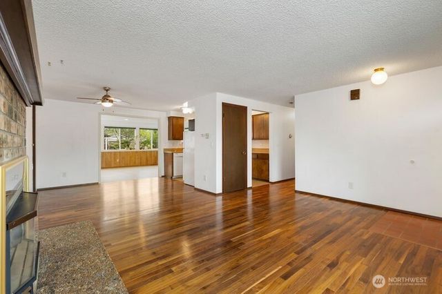 8704 48th Drive NE, Marysville, WA 98270
