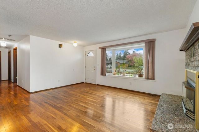 8704 48th Drive NE, Marysville, WA 98270