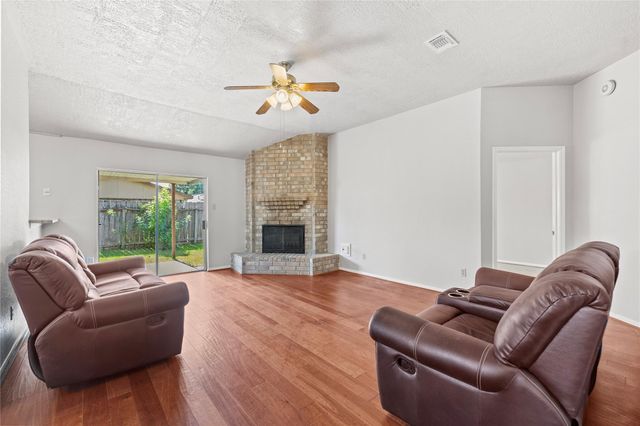 8118 Vista Del Sol Drive, Houston, TX 77083